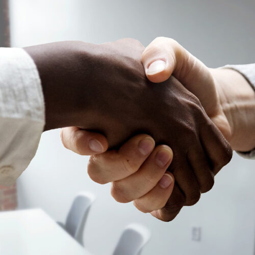 two people shaking hands to illustrate engaging candidates at interview